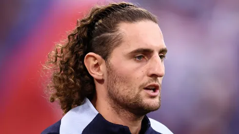 Gigante da Premier League entra em ação para contratar Adrien Rabiot.