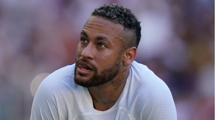 Neymar com a camisa do PSG.