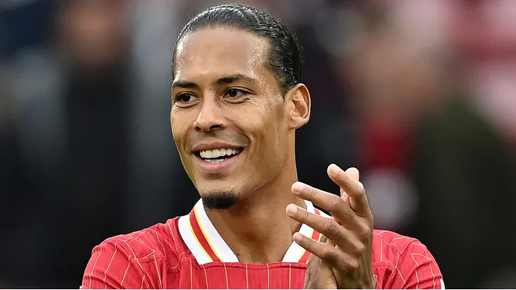 Van Dijk decide não renovar com o Liverpool e considera acerto com novo clube. (Photo by Michael Regan/Getty Images)