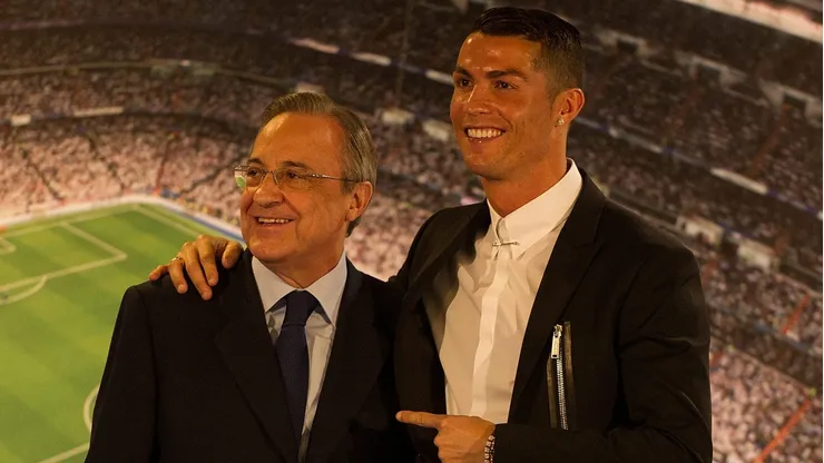 Cristiano Ronaldo ao lado do presidente do Real Madrid, Florentino Pérez. (Photo by Denis Doyle/Getty Images)