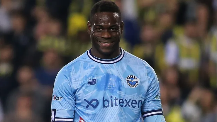 Balotelli cansa de esperar pelo Corinthians e é oferecido a outro gigante do Brasileirão. (Photo by Ahmad Mora/Getty Images)
