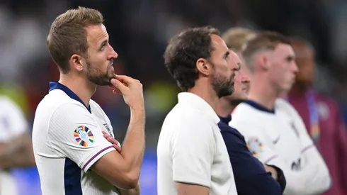 Kane e Southgate contemplativos após a derrota da Inglaterra na final da Euro (Foto: Stu Forster/Getty Images)