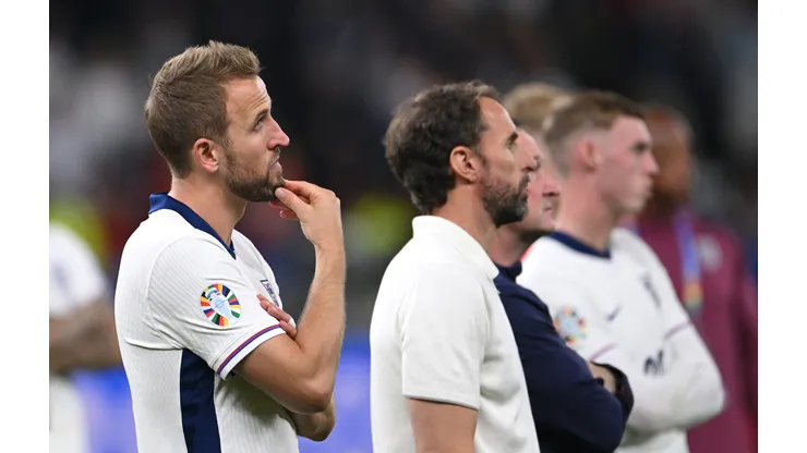 Kane e Southgate contemplativos após a derrota da Inglaterra na final da Euro (Foto: Stu Forster/Getty Images)