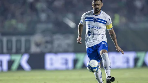Robinho em ação durante o confronto entre Goiás e Paysandu na Série B, no dia 01 de setembro de 2024. (Associated Press / Alamy Stock Photo)