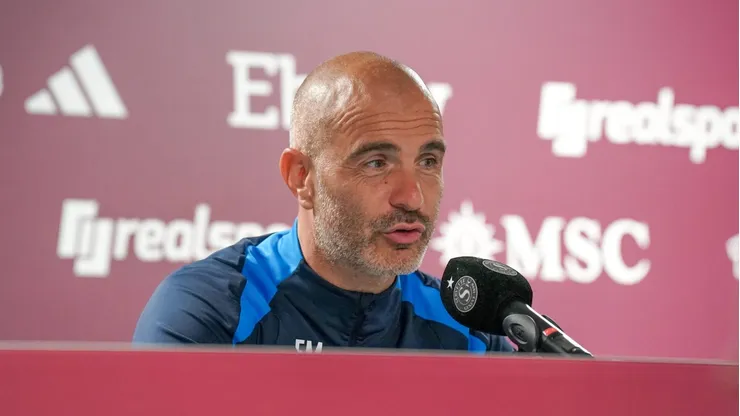 Técnico do Chelsea, Enzo Maresca recebe resposta sincera após críticas à estrela do time.