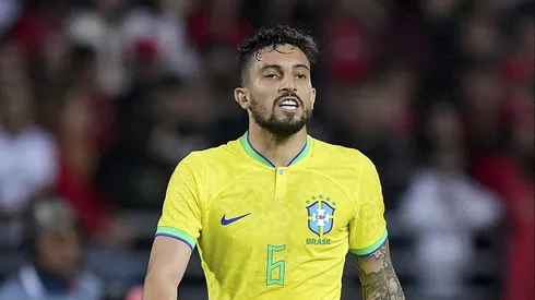 Alex Telles é alvo do Palmeiras. (Photo by Alex Caparros/Getty Images)