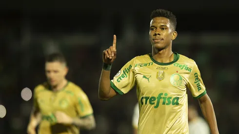 Estêvão em partida pelo Palmeiras