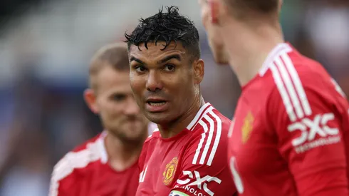 Casemiro sai criticado de campo. Foto: Eddie Keogh/Getty Images