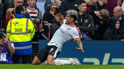 Luis Díaz marca contra o Manchester United