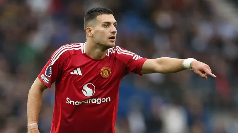 Diogo Dalot em campo pelo Manchester United. Foto: Steve Bardens/Getty Images