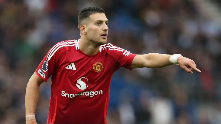 Diogo Dalot em campo pelo Manchester United. Foto: Steve Bardens/Getty Images