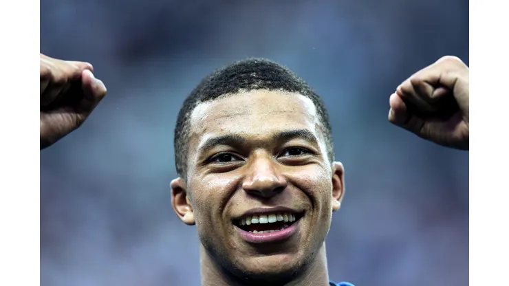 Moscou - 15/07/2018 - Copa do Mundo 2018 - Franca X Croacia - Mbappe do Franca comemora vitoria ao final da partida contra o Croacia no estadio Lujniki pelo campeonato Copa do Mundo 2018. Foto: Ale Cabral/AGIF