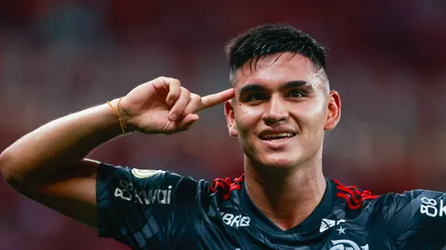 Alcaraz marca gol no Flamengo