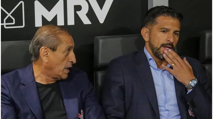 Ramón Díaz, do Corinthians, pode perder o zagueiro Cacá por até um mês.