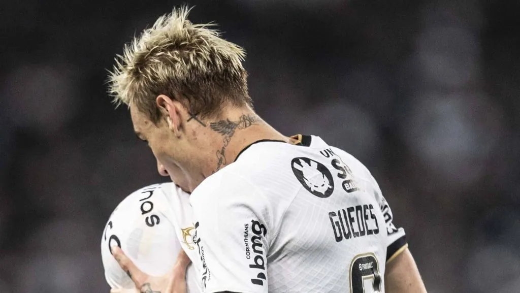 Celebração do primeiro gol do Corinthians, marcado por Roger Guedes, durante o jogo entre Corinthians e Coritiba realizado na Neo Química Arena em São Paulo, SP. A partida é válida pela 18ª rodada do Brasileirão 2022. (Foto: IMAGO / Fotoarena)