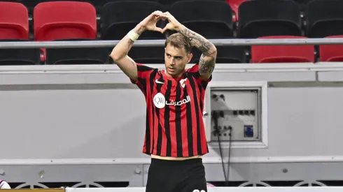 Róger Guedes, destaque no mercado de futebol brasileiro, atrai interesse para a temporada 2025. O Corinthians vê o atacante como prioridade, utilizando apoio de patrocinadores para a negociação. (Foto: IMAGO / NurPhoto)