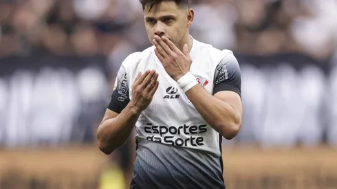 SAO PAULO, BRAZIL - SEPTEMBER 21: Angel Romero of Corinthians celebrates after scoring the second goal of his team during a match between Corinthians and Atletico Goianiense as part of Brasileirao Series A 2024 at Neo Quimica Arena on September 21, 2024 in Sao Paulo, Brazil. (Photo by Alexandre Schneider/Getty Images)
