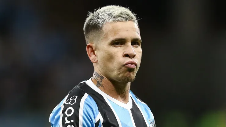 Soteldo, do Grêmio, pode ser envolvido em troca de jogadores com craque do Brasileirão. (Photo by Pedro H. Tesch/Getty Images)