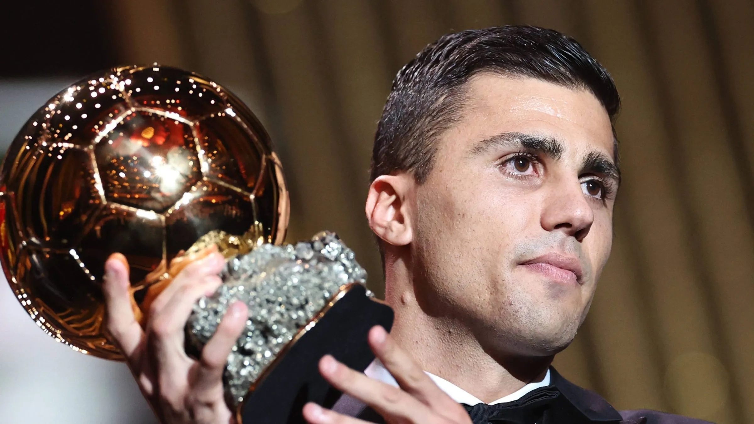 Rodri com a Bola de Ouro 2024. Foto: IMAGO / Xinhua.