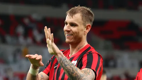 Roger Guedes define se voltará ao Corinthians em 2025.