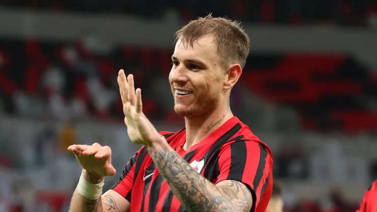 Roger Guedes define se voltará ao Corinthians em 2025.