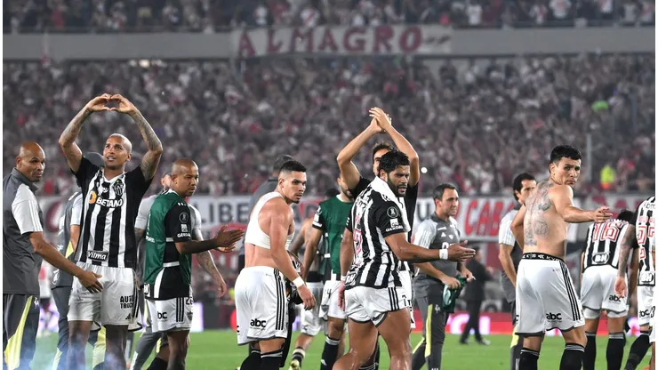 River Plate x Atlético-MG empatam; Galo vai à final da Libertadores e Fanáticos repercutem arbitragem.
