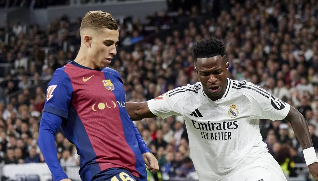 Fermín López em disputa com Vinícius Júnior no El Clásico