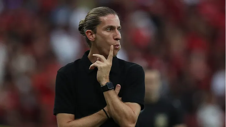Filipe Luís tem decisão importante para tomar. Foto: Wagner Meier/Getty Images