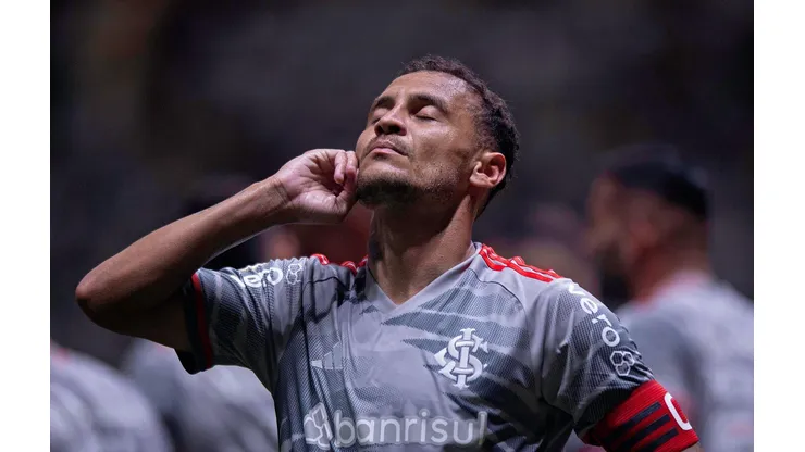 Alan Patrick comemora seu gol na partida entre Atlético-MG e Internacional, no dia 26 de outubro de 2024. (DiaEsportivo / Alamy Stock Photo)
