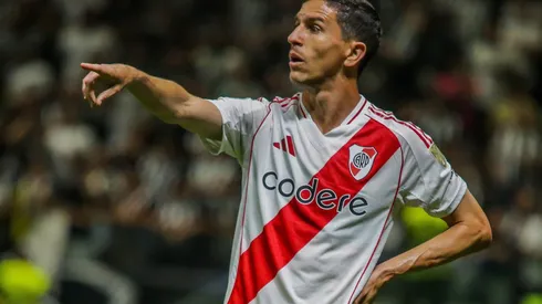 Nacho Fernandéz orienta seus companheiros na partida de ida entre Atlético-MG e River Plate, no dia 22 de outubro de 2024. (Sipa US / Alamy Stock Photo)