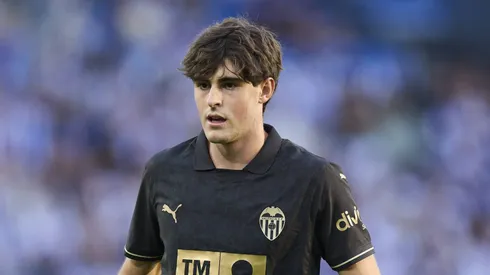 O Manchester United enfrenta dificuldades na tentativa de contratar Javi Guerra, meio-campista do Valencia, que deseja continuar no clube espanhol. Foto: IMAGO / ZUMA Press Wire
