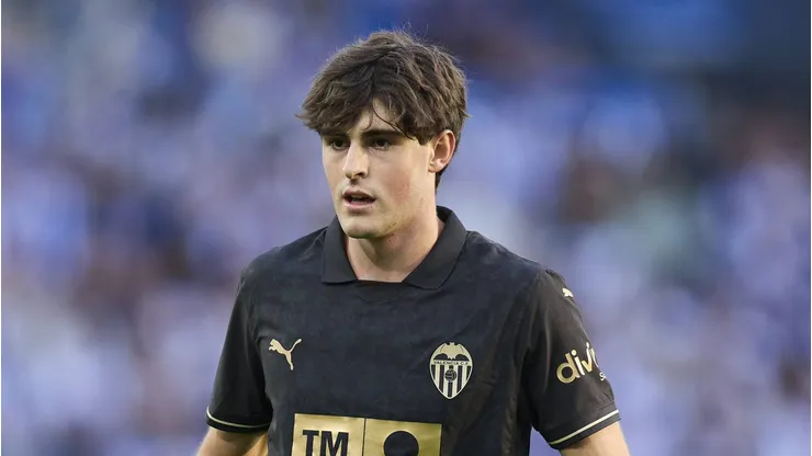 O Manchester United enfrenta dificuldades na tentativa de contratar Javi Guerra, meio-campista do Valencia, que deseja continuar no clube espanhol. Foto: IMAGO / ZUMA Press Wire