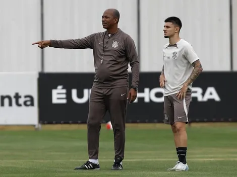 Pedro Thomas assina primeiro contrato profissional com o Corinthians