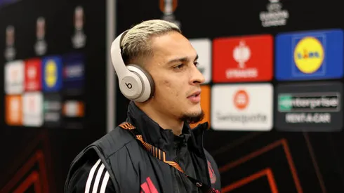 ISTANBUL, TURKEY – OCTOBER 24: Antony of Manchester United arrives at the stadium prior to the UEFA Europa League 2024/25 League Phase MD3 match between Fenerbahce SK and Manchester United at Fenerbahce Suekrue Saracoglu Spor Kompleksi on October 24, 2024 in Istanbul, Turkey. (Photo by Ahmad Mora – UEFA/UEFA via Getty Images)