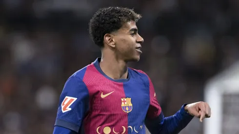 O jovem Lamine Yamal, destaque do Barcelona, vem encantando com sua habilidade e maturidade em campo. (Foto: IMAGO / Guillermo Martinez)