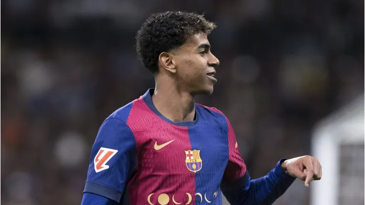 O jovem Lamine Yamal, destaque do Barcelona, vem encantando com sua habilidade e maturidade em campo. (Foto: IMAGO / Guillermo Martinez)