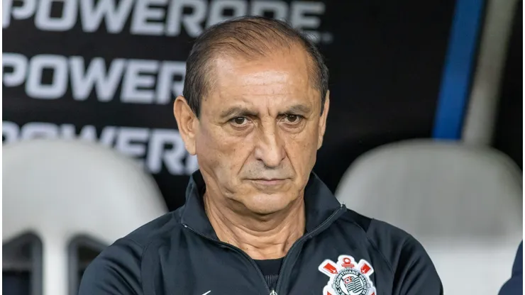 Ramón Díaz, do Corinthians, dá ultimato em Caetano.