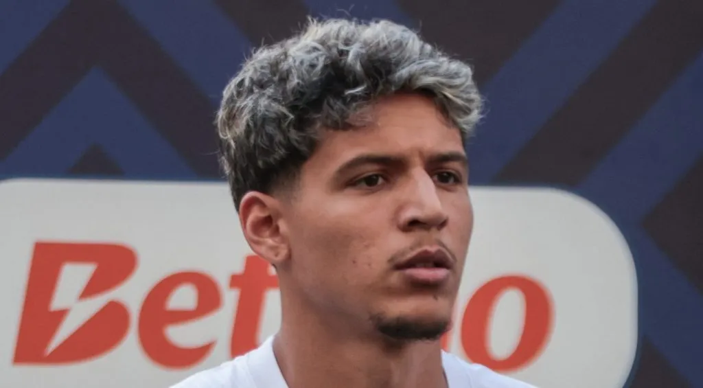 Caetano em campo pelo Corinthians