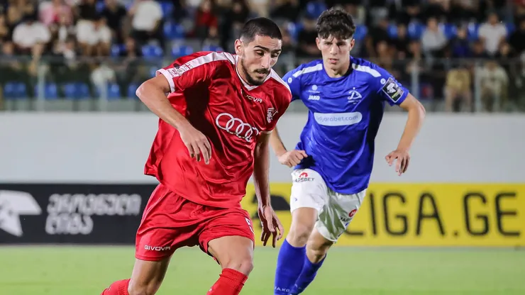O Newcastle United finaliza uma contratação promissora ao assegurar a jovem estrela georgiana Vakhtang Salia, de apenas 17 anos. (Foto: IMAGO / Artur Stabulnieks)
