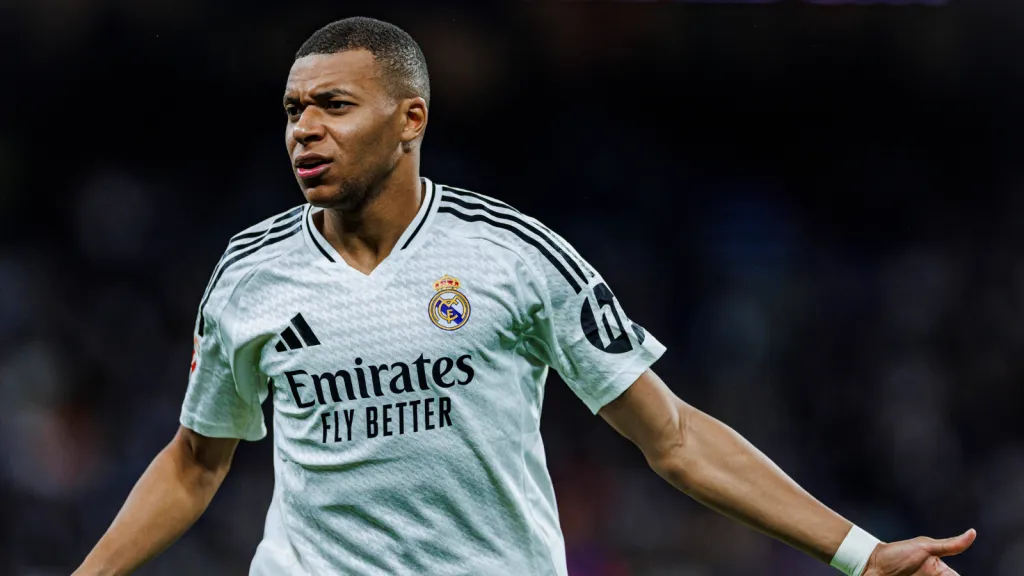 Kylian Mbappé em partida contra o Barcelona (Foto: IMAGO / Revierfoto)