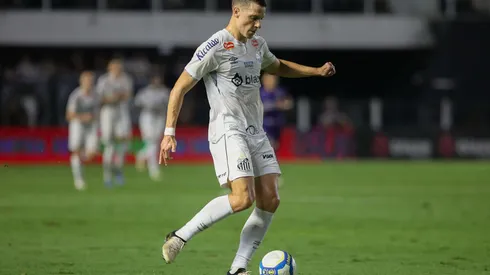 Julio Furch em ação durante o duelo entre Santos e Ceará, no dia 22 de outubro de 2024. (Sipa US / Alamy Stock Photo)