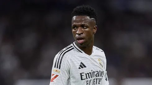 Vinicius Jr em ação contra o Barcelona por La Liga.