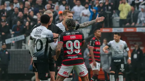 O colunista Mauro Cezar relembrou uma sugestão polêmica sobre uma troca entre atacante do Corinthians e Gabigol, levantando questões sobre o futuro de ambos os jogadores e suas respectivas equipes. (Foto: IMAGO / TheNews2)