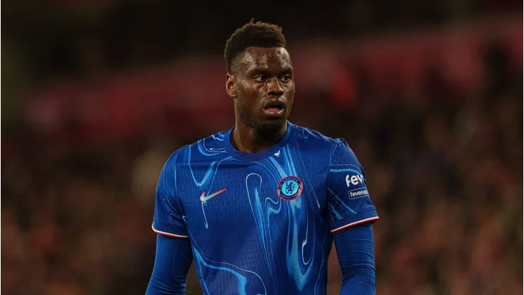 O Chelsea enfrenta um momento crítico em sua defesa, com lesões de jogadores-chave como Wesley Fofana e Benoit Badiashile. (Foto: IMAGO / NurPhoto)