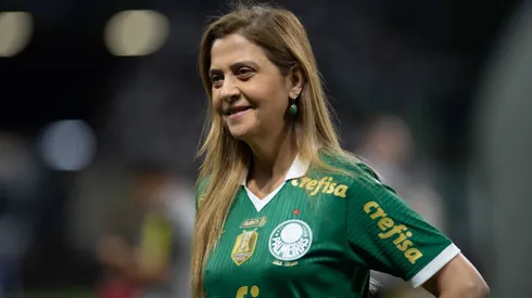 Leila Pereira com a camisa do Palmeiras.