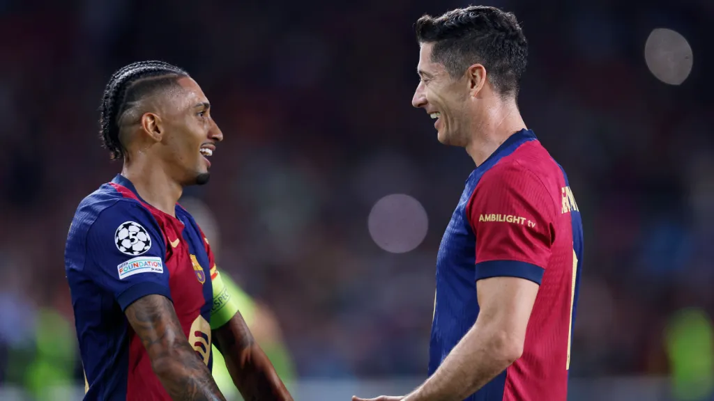 Raphinha e Robert Lewandowski (Foto: IMAGO / AFLOSPORT)