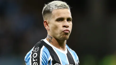 Gigante do Brasileirão abre negociações com o atacante Yeferson Soteldo, do Grêmio (Photo by Pedro H. Tesch/Getty Images)