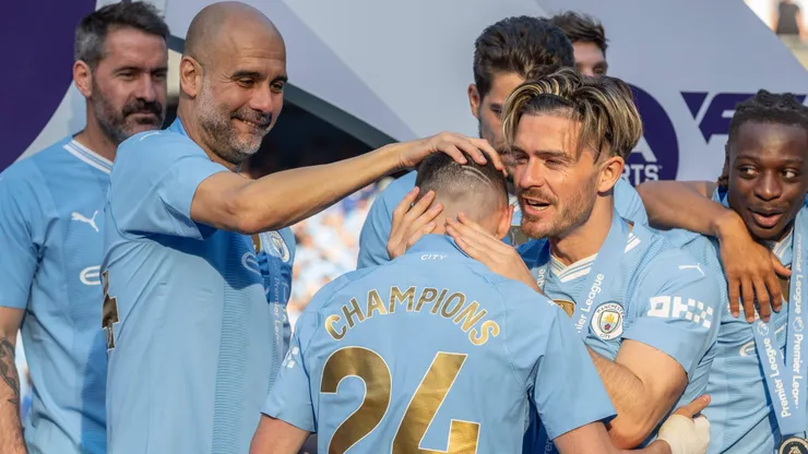 Jogadores do Manchester City com Pep Guardiola.