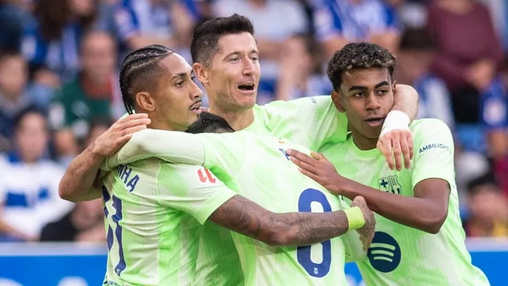 Raphinha, Robert Lewandowski, Lamine Yamal pelo Barcelona. O último é alvo do Liverpool. Foto: IMAGO / Alterphotos