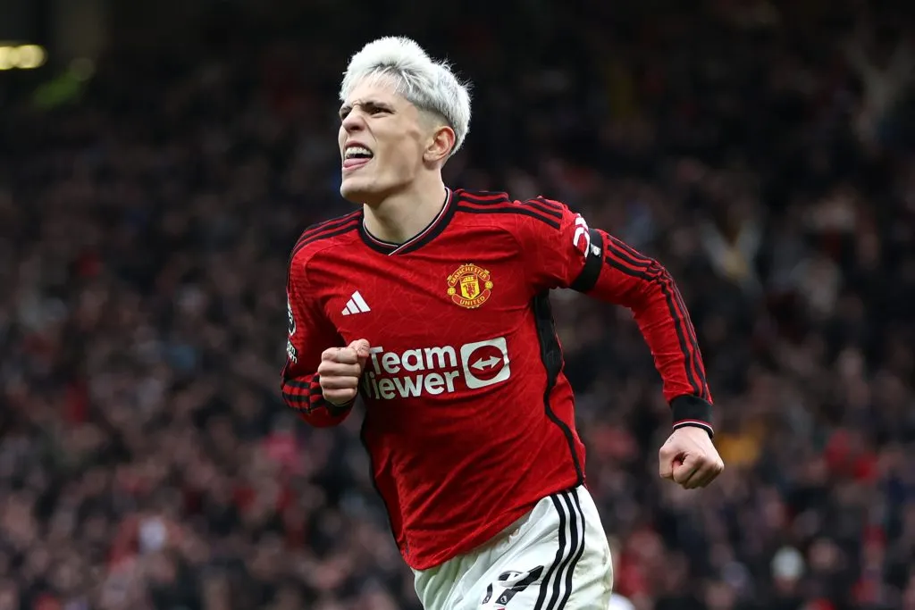 Garnacho em campo com a camisa do Manchester United  (Photo by Clive Brunskill/Getty Images)